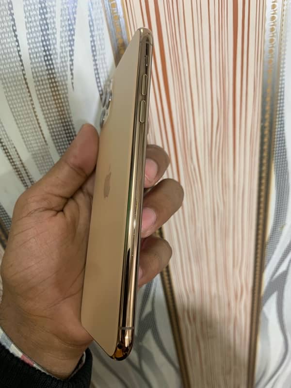 iphone 11 pro max 256gb pta approved screen ma nishan dakh sakta hain 2