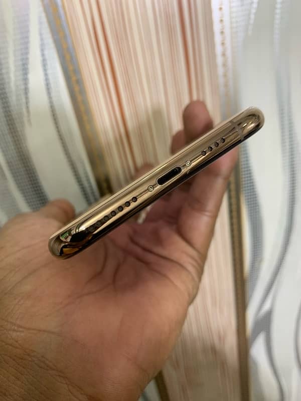 iphone 11 pro max 256gb pta approved screen ma nishan dakh sakta hain 3