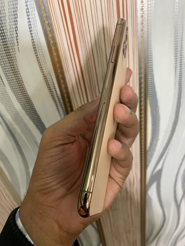 iphone 11 pro max 256gb pta approved screen ma nishan dakh sakta hain 4