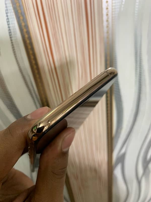 iphone 11 pro max 256gb pta approved screen ma nishan dakh sakta hain 5