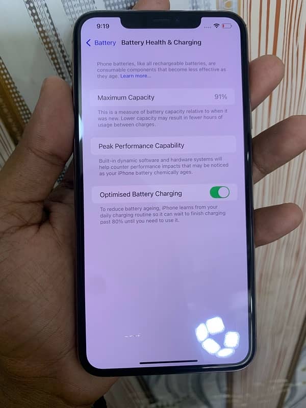 iphone 11 pro max 256gb pta approved screen ma nishan dakh sakta hain 8