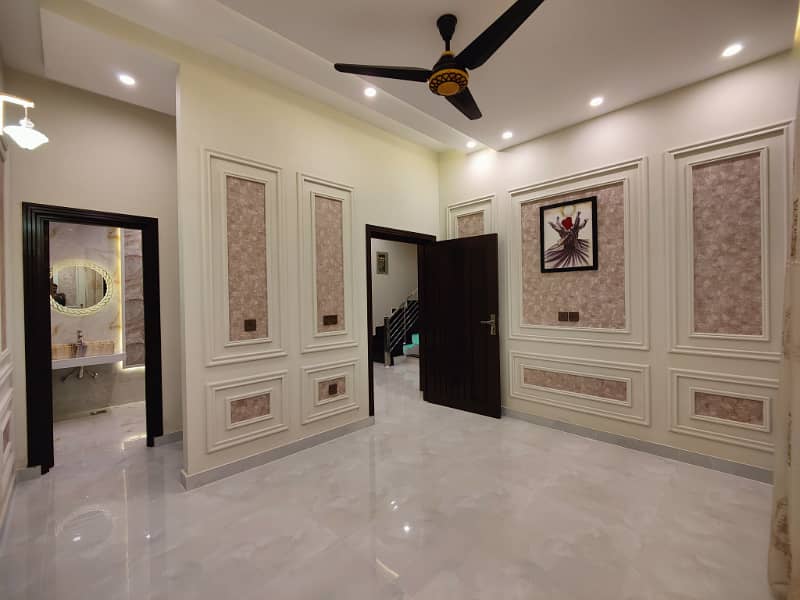 5 Marla Luxurious Designer House For Sale in Bahria Town Lahore 1