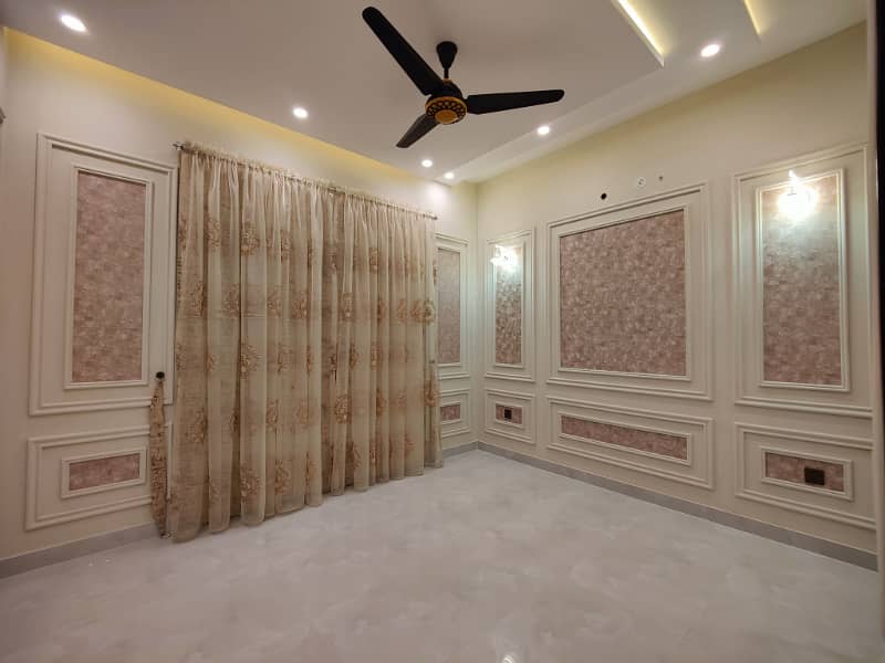 5 Marla Luxurious Designer House For Sale in Bahria Town Lahore 3