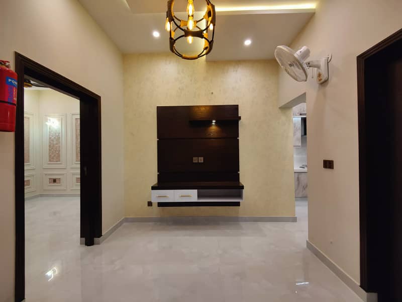 5 Marla Luxurious Designer House For Sale in Bahria Town Lahore 15