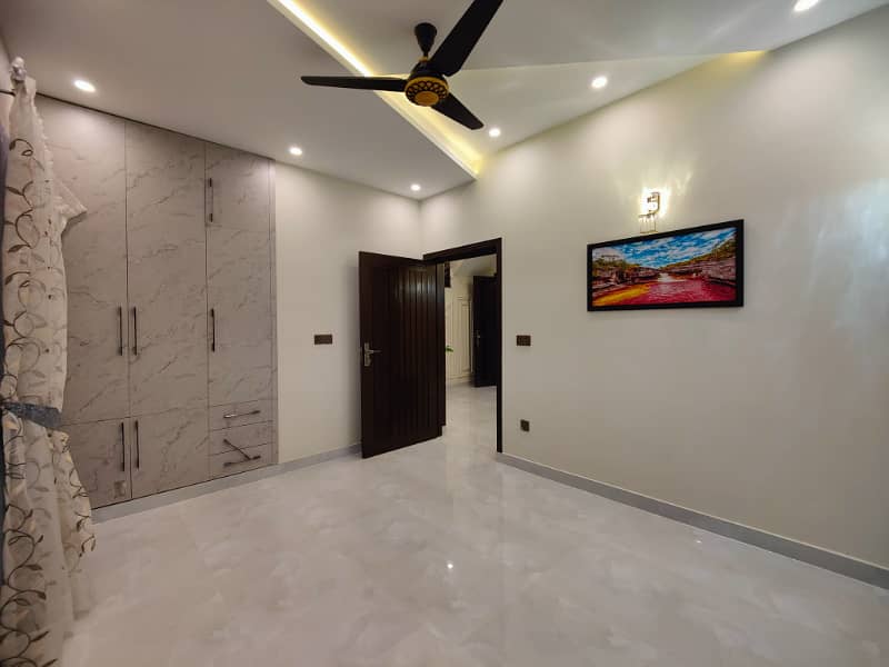 5 Marla Luxurious Designer House For Sale in Bahria Town Lahore 18