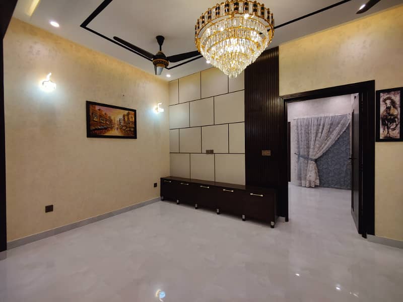 5 Marla Luxurious Designer House For Sale in Bahria Town Lahore 28