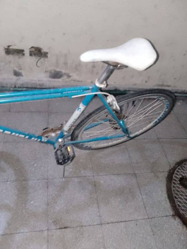 road bike for sale. in good condition 1