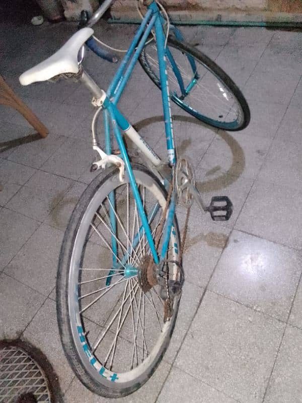 road bike for sale. in good condition 2