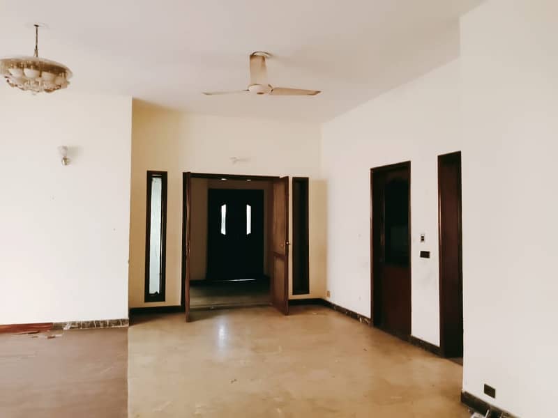 Cantt properties offers 1 Kanal old House for sale in Cavalry ground cantt 1