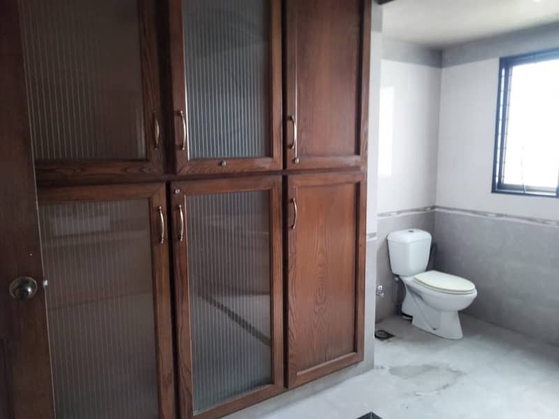 Cantt properties offers 1 Kanal old House for sale in Cavalry ground cantt 14