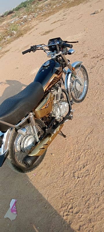 Honda 125 Model 2024 Karachi number 0312/230/1692 8