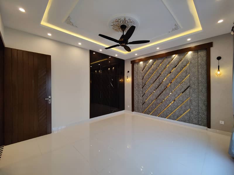 Luxurious Designer 10 Marla Brand New House For Sale in Bahria Town Lahore 6