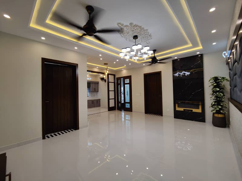 Luxurious Designer 10 Marla Brand New House For Sale in Bahria Town Lahore 37