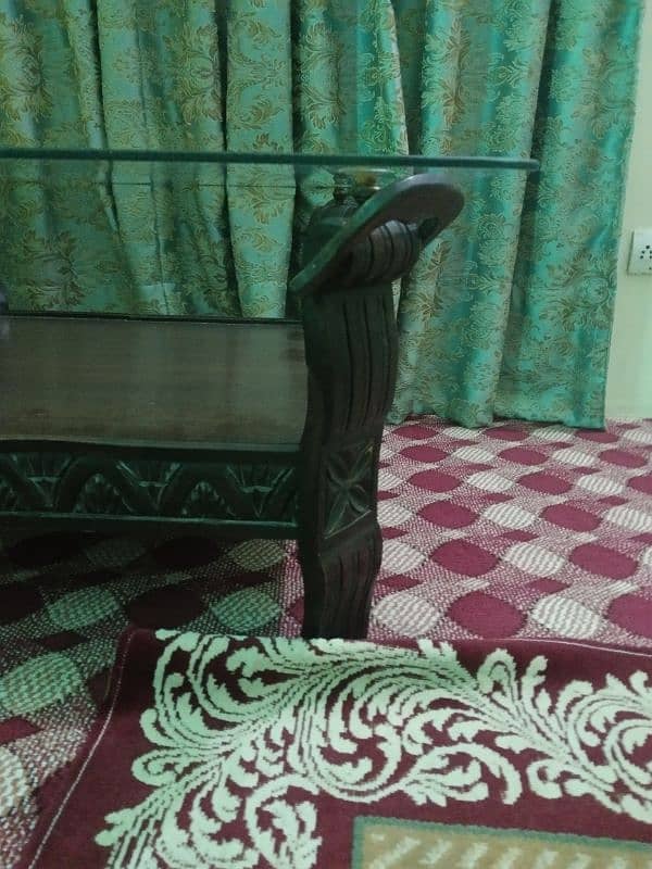 Dining table for sale in good condition 1