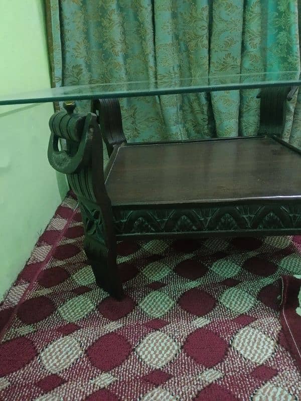 Dining table for sale in good condition 3