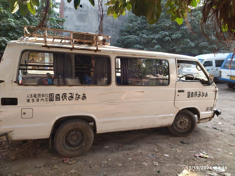 Toyota Hiace 5