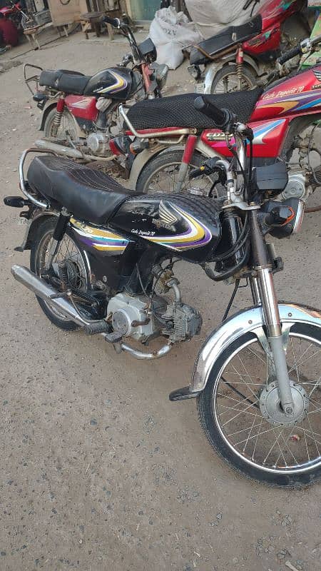 Honda CD70 4