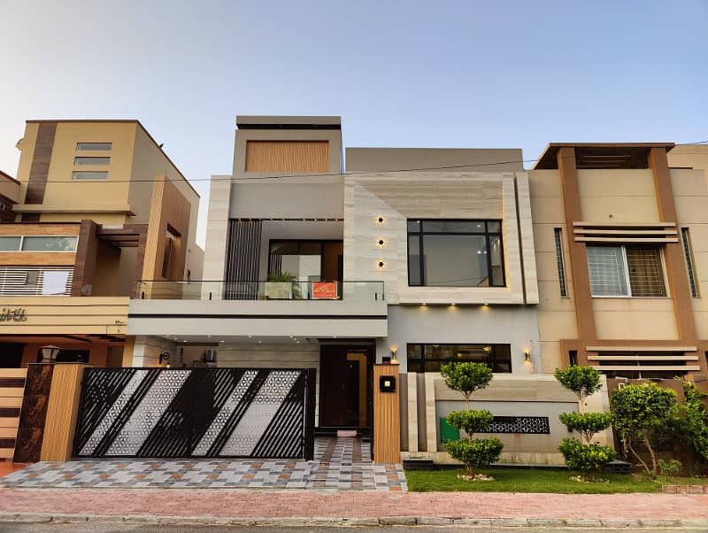 Luxurious Designer 10 Marla Brand New House For Sale in Bahria Town Lahore 0