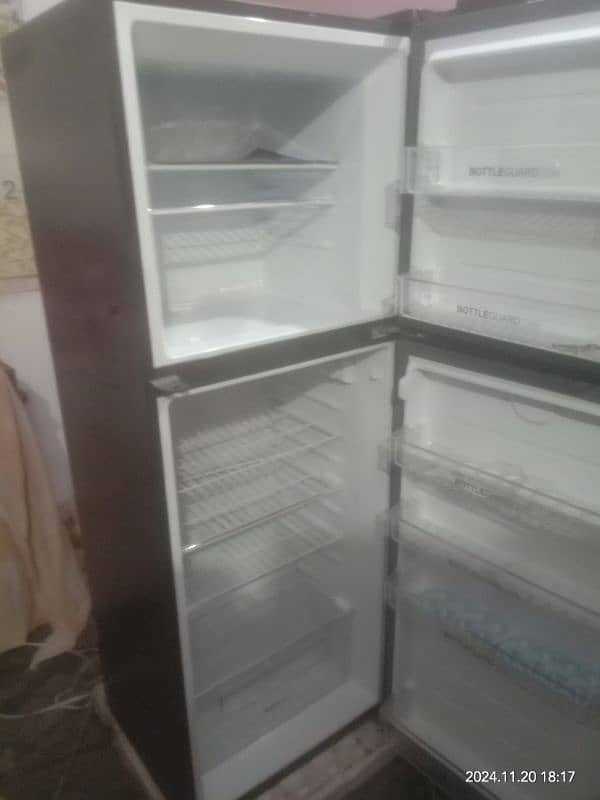 FRIDGE 4