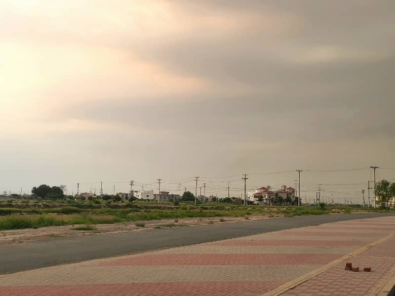 Facing Park 20 Marla Residential Plot For sale In FDA City - Block C5 Faisalabad In Only Rs. 6500000 4