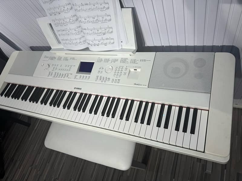 Yamaha Dgx 660 digital piano with all accessories 2