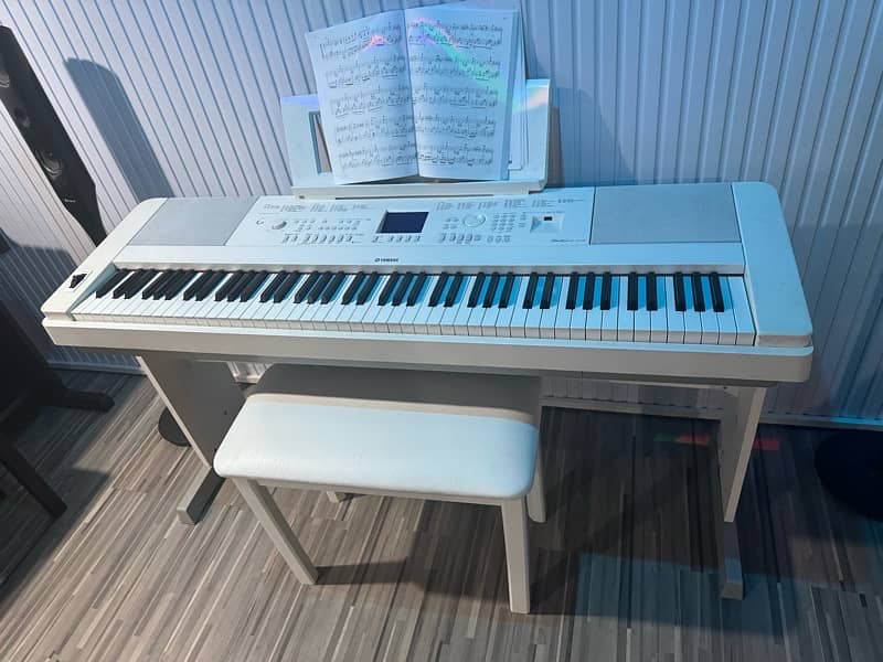 Yamaha Dgx 660 digital piano with all accessories 5