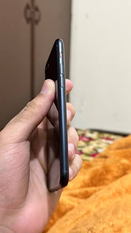 iPhone SE 2022 64GB 2