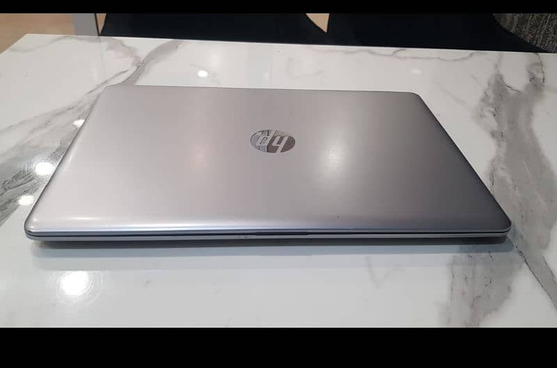 HP core i3 8GB 256GB SSD 2