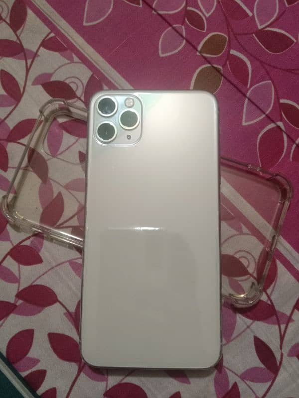 iphon 11 Pro Max 64gb factory unlocked water pak White colour 2