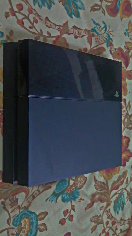 Playstation4 PS4 with 2 controllers and jailbreak kit with 4 games 0