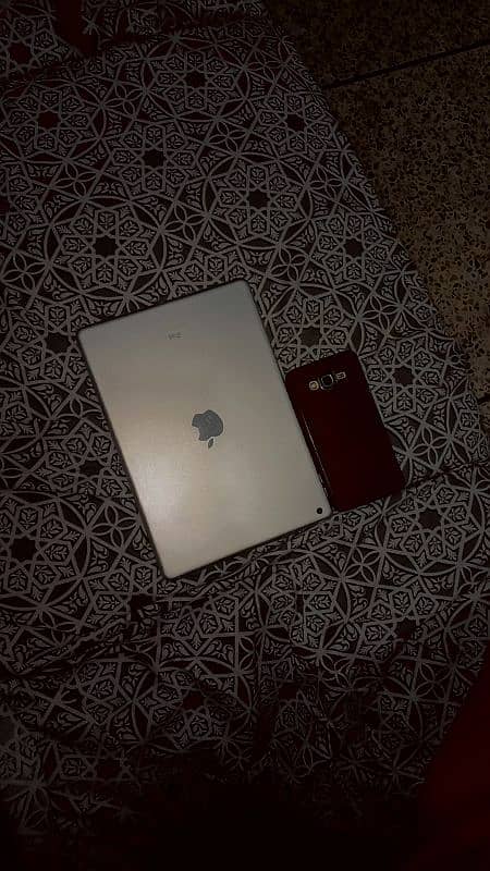 Ipad 9 gen and Mobile. 7