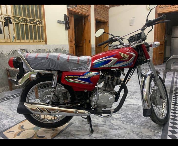 Honda 125. . 2022 modal. . Islamabad number. . 10/9.5 condition. . 6