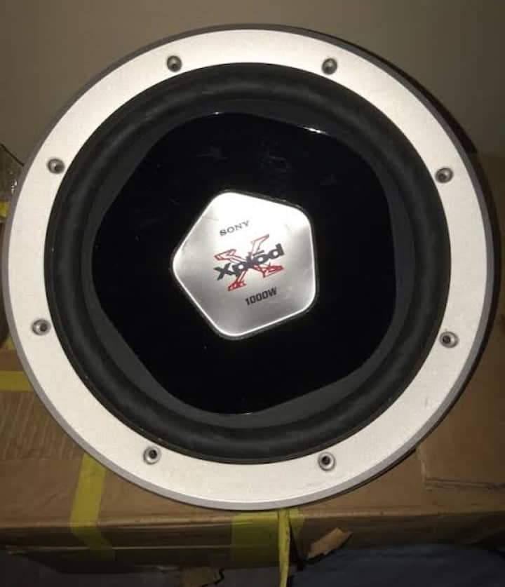 Subwoofer 12 inch sony xplod with box. Kami peshi ho jae ge. 0