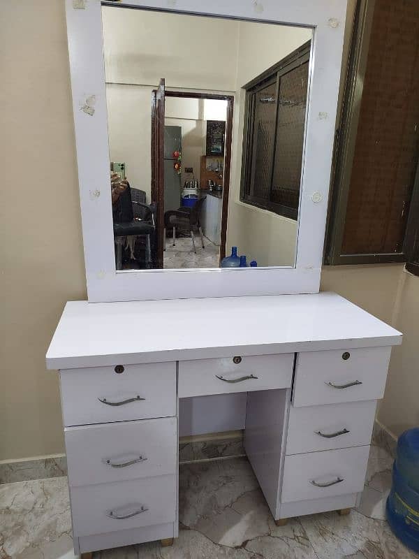 Used dressing table for sale in good quality, 0