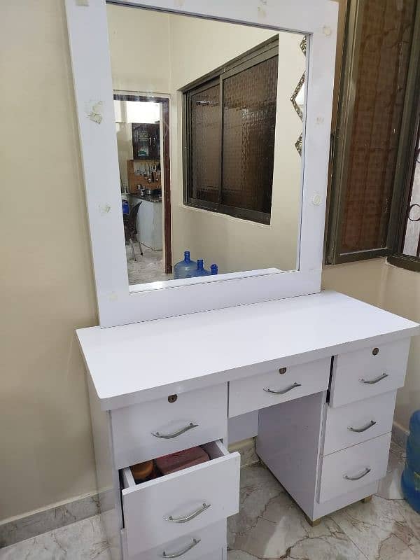 Used dressing table for sale in good quality, 1