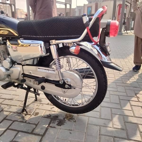 Honda CG 125 special edition self start 5 gears 2023 registration 1