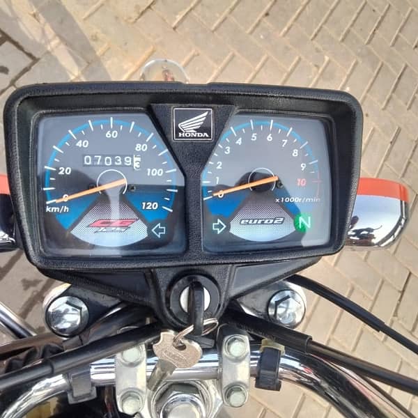 Honda CG 125 special edition self start 5 gears 2023 registration 3