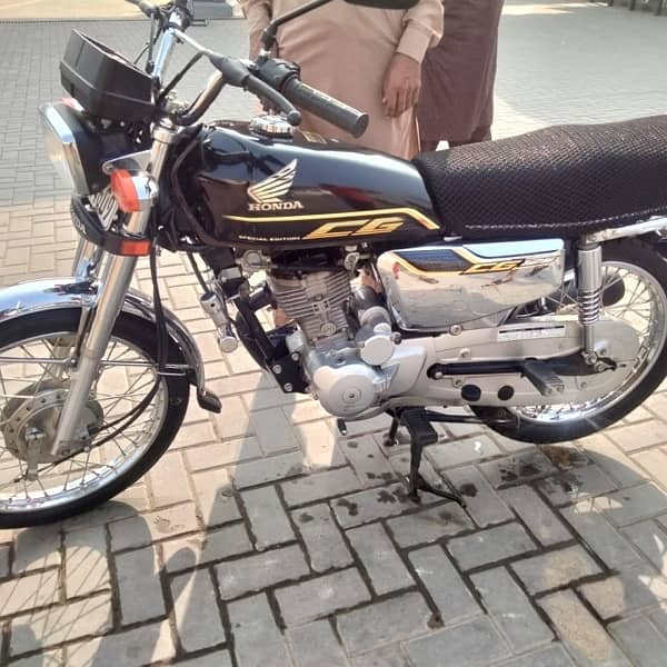 Honda CG 125 special edition self start 5 gears 2023 registration 6