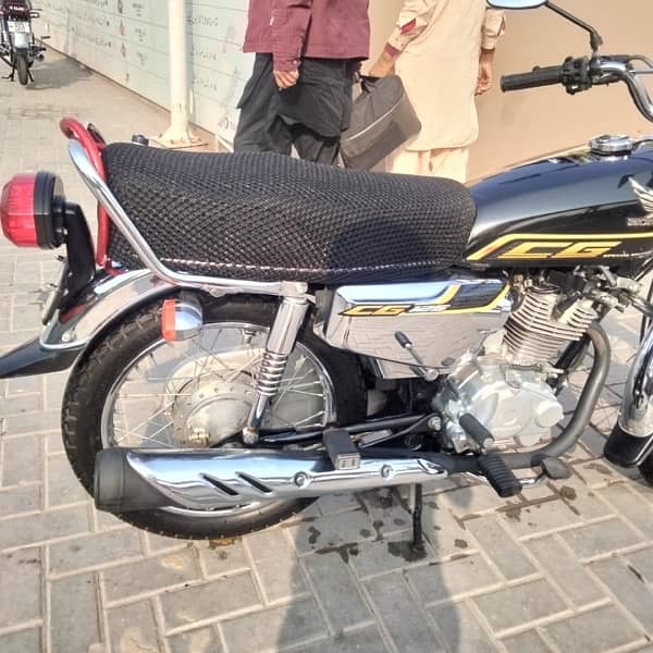 Honda CG 125 special edition self start 5 gears 2023 registration 7