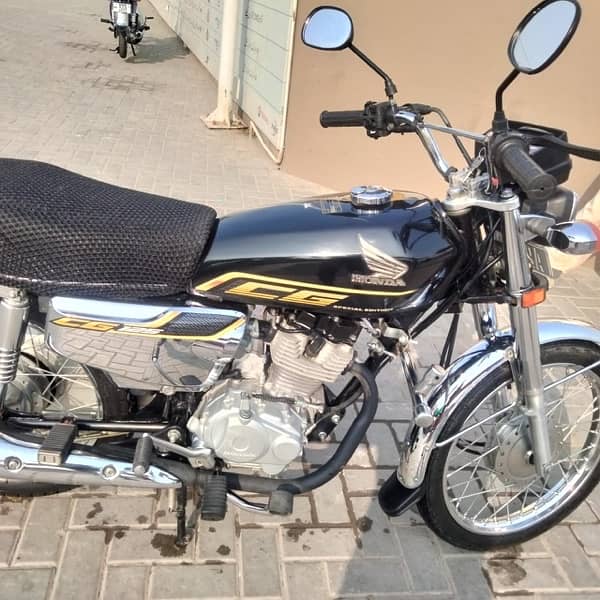 Honda CG 125 special edition self start 5 gears 2023 registration 8