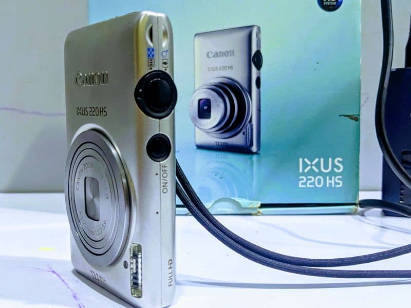 Canon IXUS 220 3