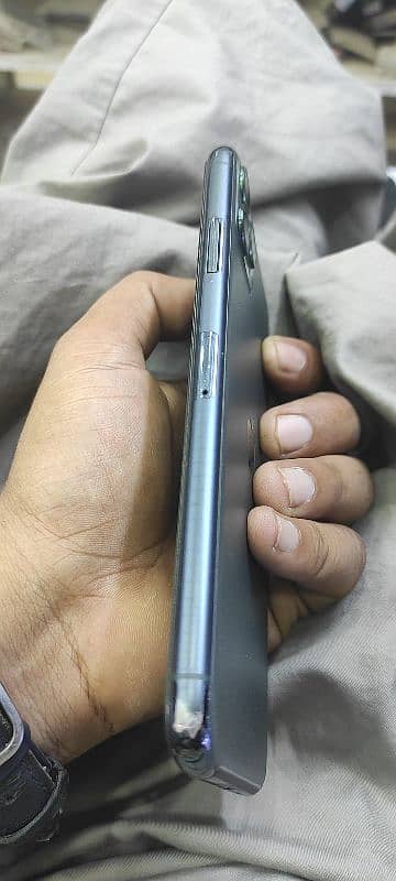 iPhone 11 pro max 256GB PTA approved 5