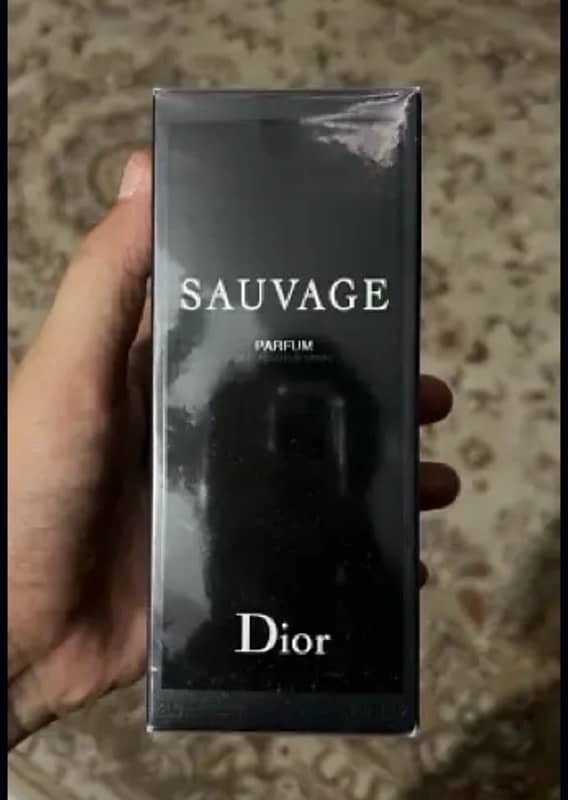 SAUVAGE perfume 4