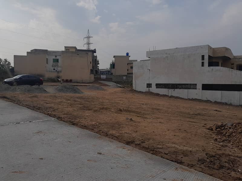 7 marla Plot for sale in new lalazar near foundation university lane 5 3