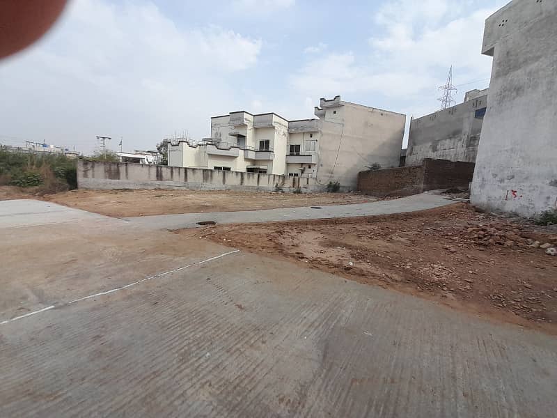 7 marla Plot for sale in new lalazar near foundation university lane 5 5