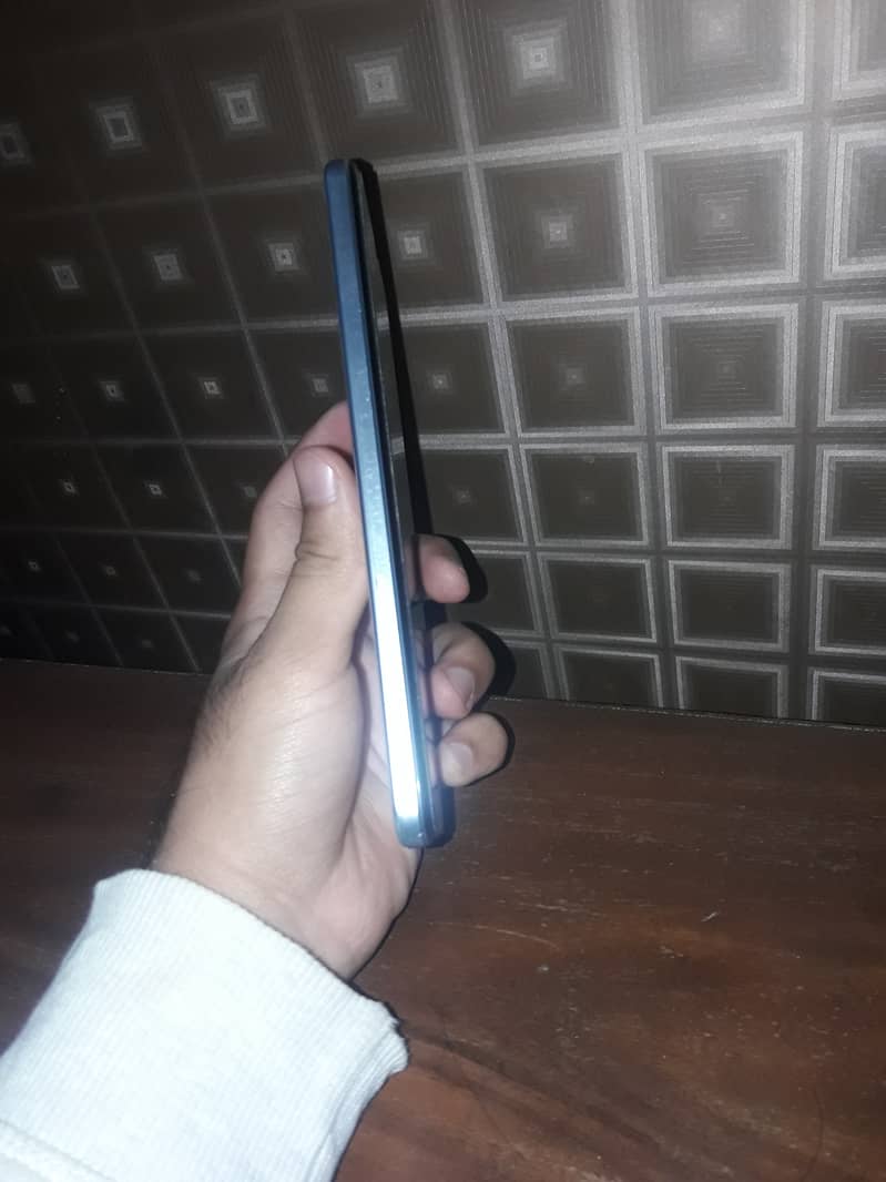 Vivo y21 Phone with box and charger 3