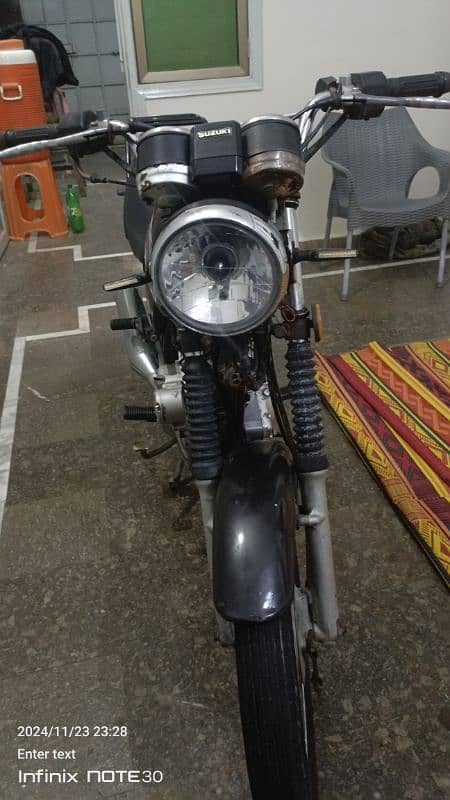 Suzuki GS 150 2