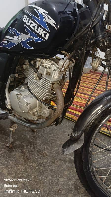 Suzuki GS 150 14