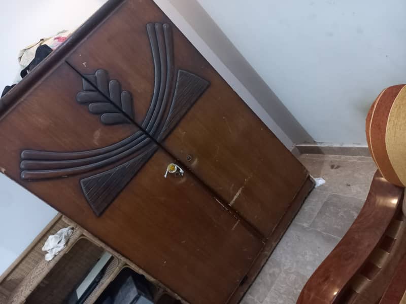 2 door wordrobe /almari for sale 2