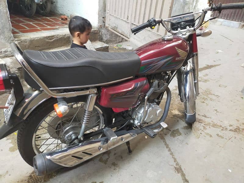 Honda 125  red colour 22/23 1